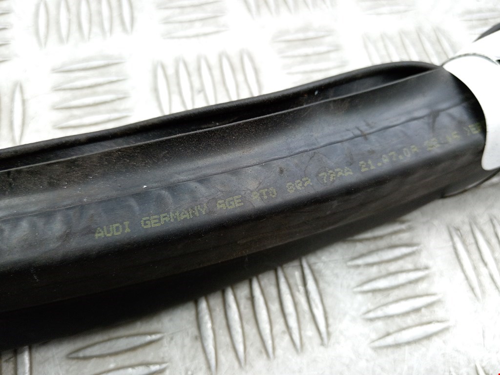 Уплотнитель (наружный) AUDI A4 B8 2007-2015