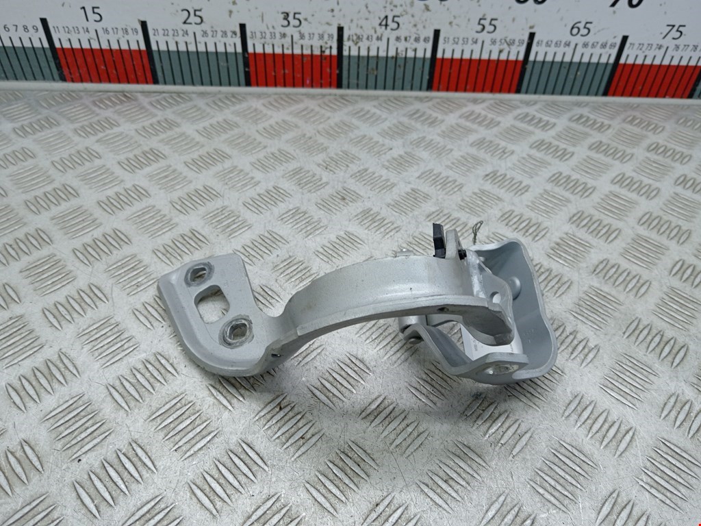 Петля крышки (двери) багажника Audi A4 B8 (2007-2015)