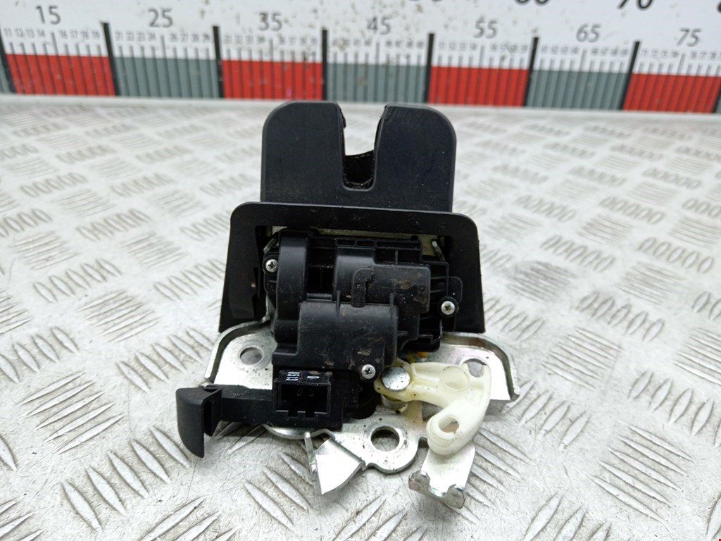 Замок багажника (крышки двери) AUDI A4 B8 2007-2015