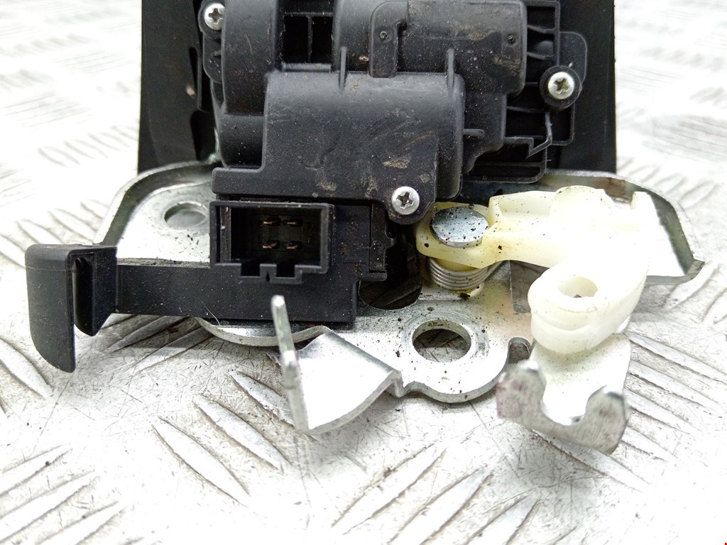 Замок багажника (крышки двери) AUDI A4 B8 2007-2015