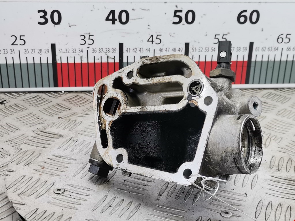 Корпус масляного фильтра AUDI A4 B5 1995-2001