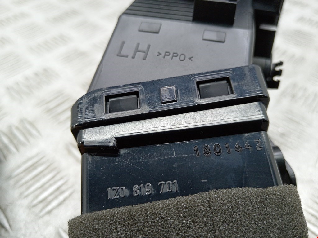 Дефлектор воздушный SKODA Octavia A5 1Z- 2004-2013