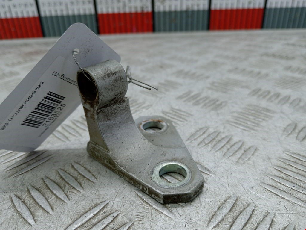 Петля двери передней левой Volkswagen Passat 6 (2005-2010)