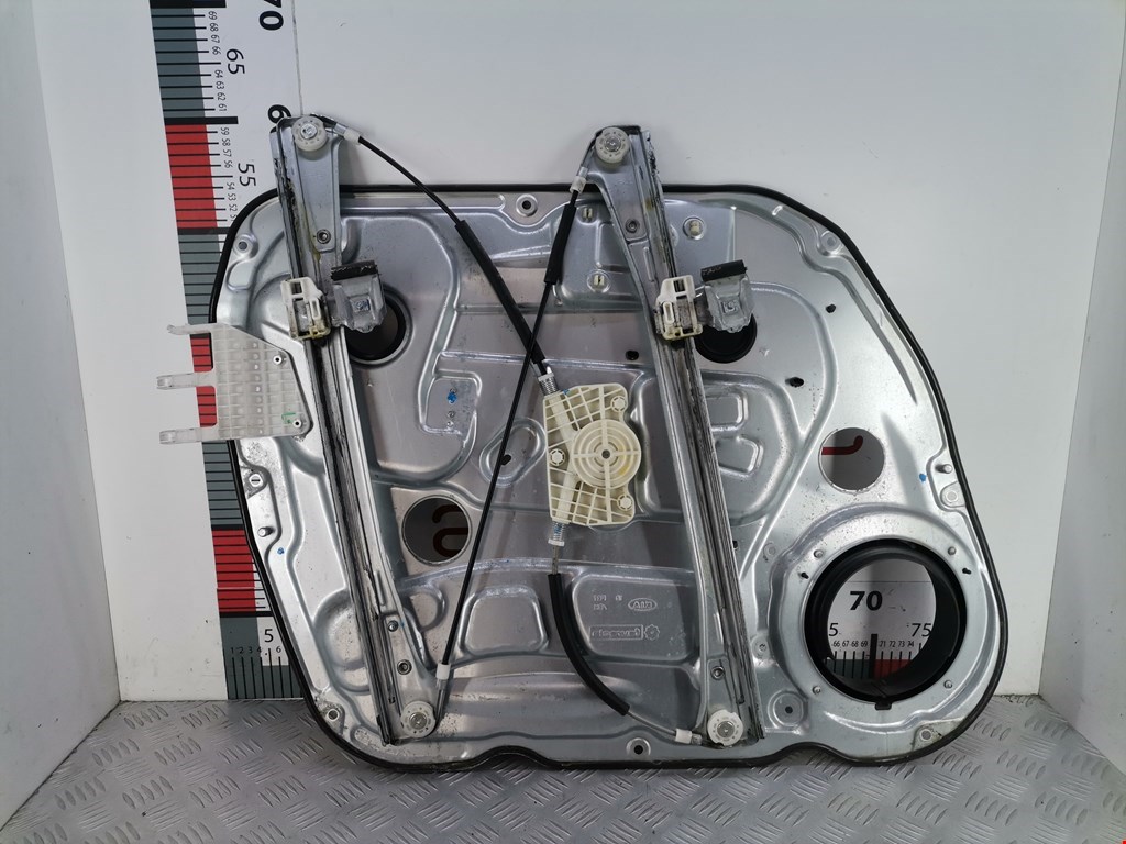 Стеклоподъемник передний правый KIA Carens 2006-2012