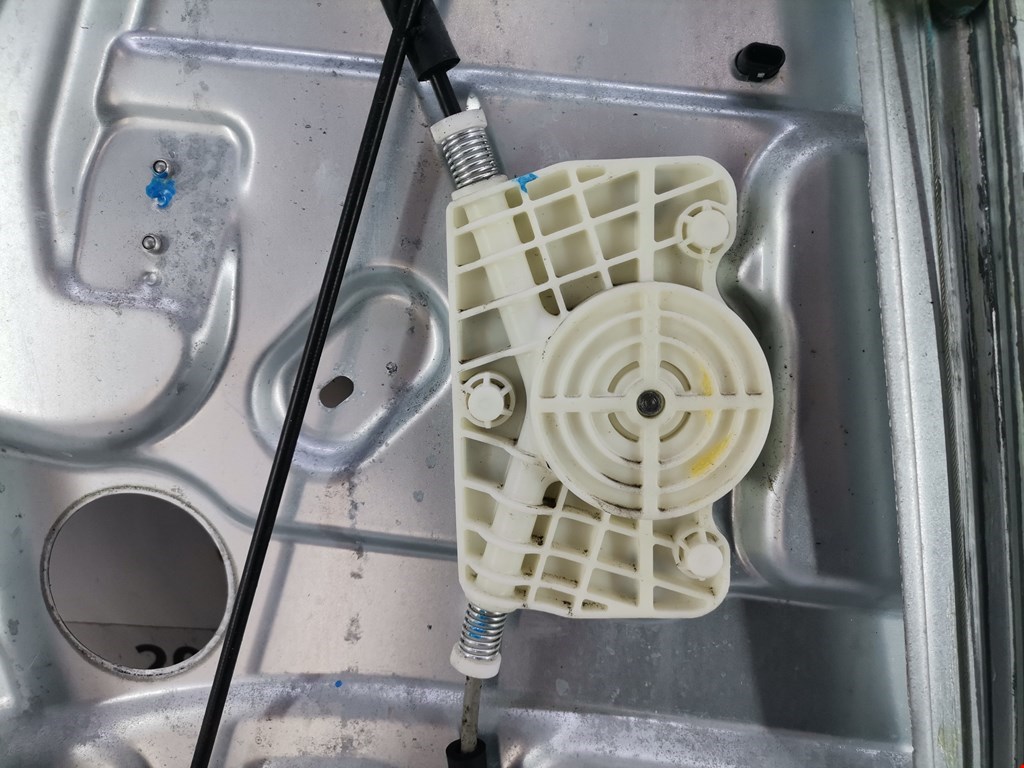 Стеклоподъемник передний правый KIA Carens 2006-2012