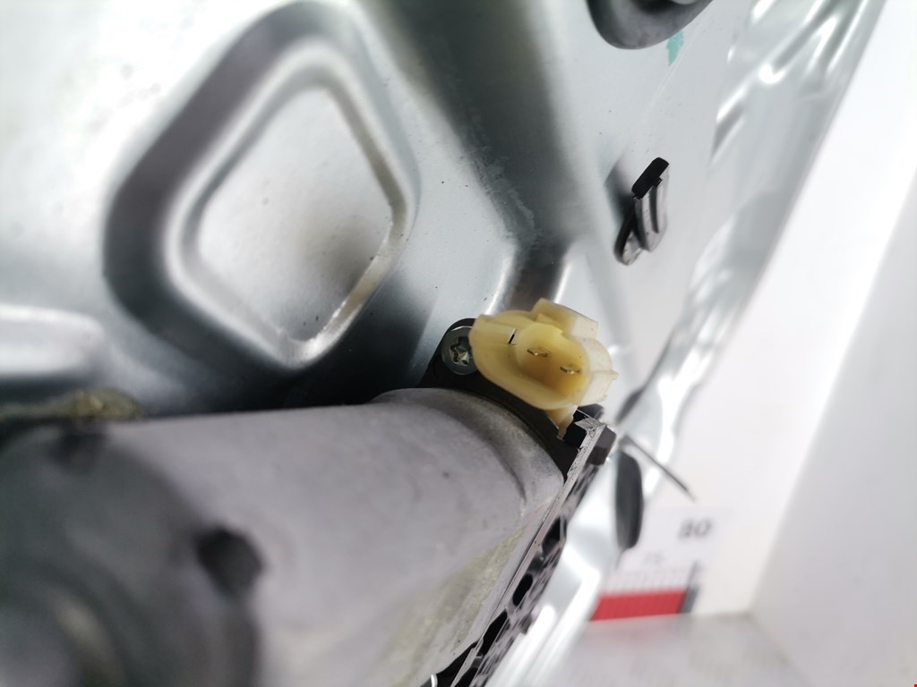 Стеклоподъемник передний правый KIA Carens 2006-2012