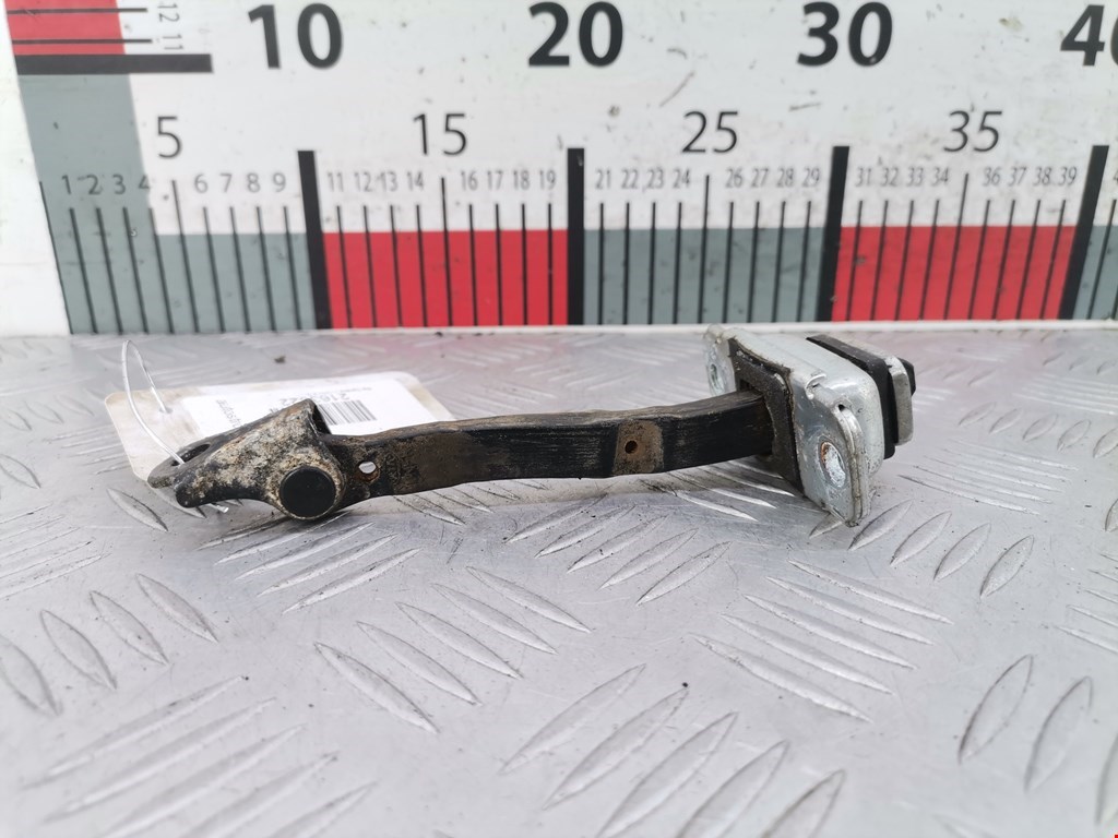 Ограничитель открывания двери KIA Carens 2006-2012