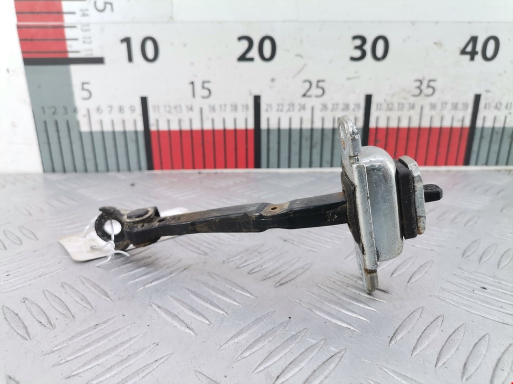 Ограничитель открывания двери KIA Carens 2006-2012