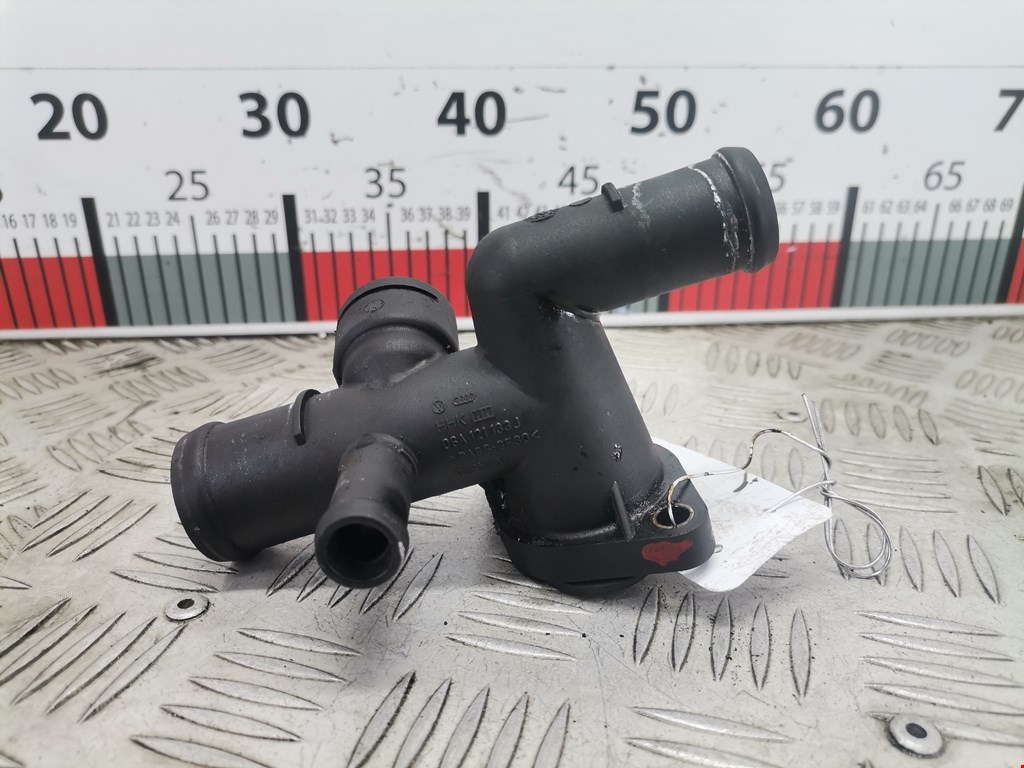 Фланец (штуцер системы охлаждения тройник) Seat Toledo 2 (1999-2004)