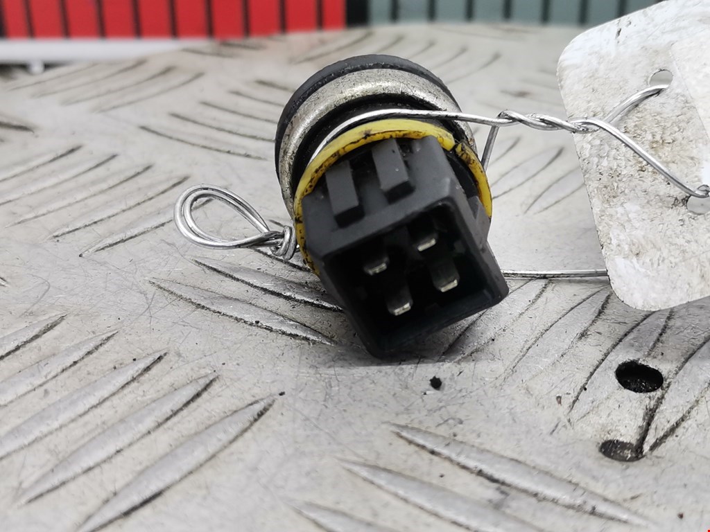 Датчик температуры (охлаждающей жидкости) VOLKSWAGEN Polo III 1994-2001