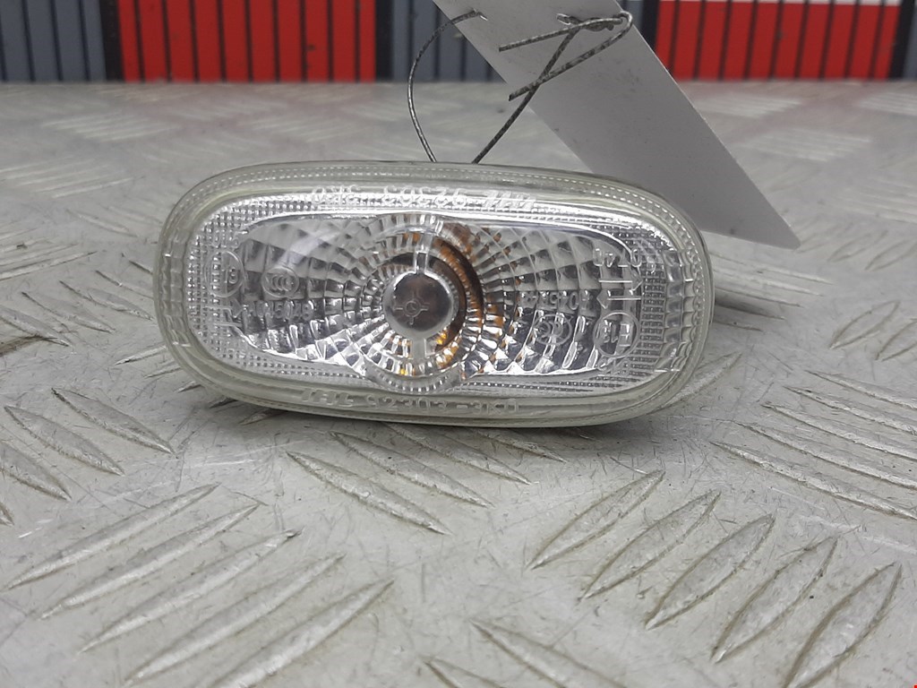 Повторитель на крыло VOLKSWAGEN Passat B6 2005-2011