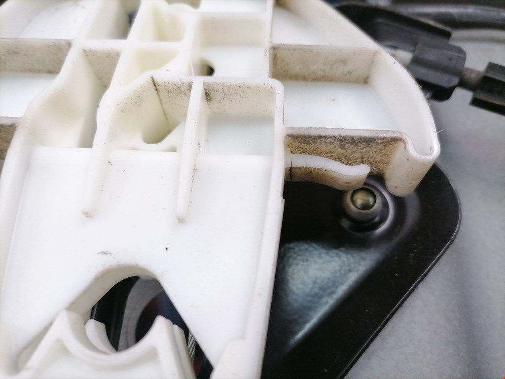 Стеклоподъемник задний левый VOLKSWAGEN Touran 2003-2010