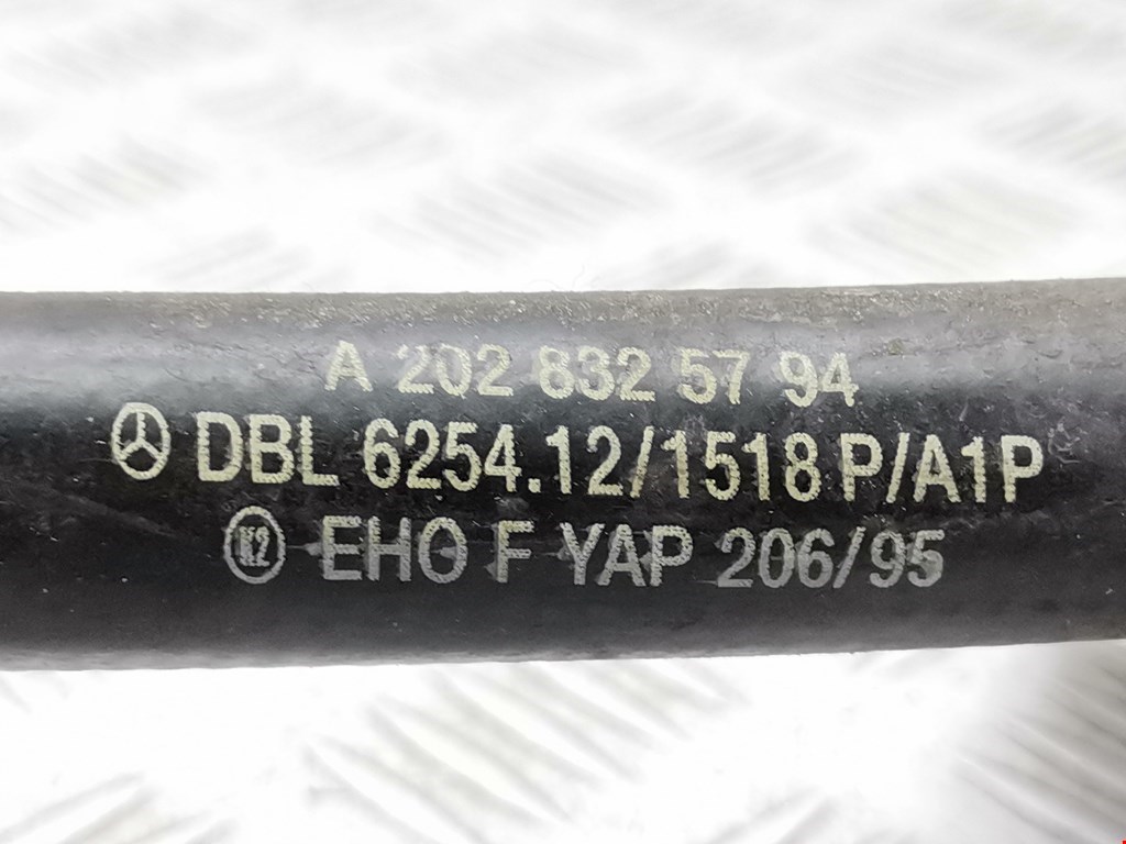 Патрубок отопителя MERCEDES-BENZ C-Class C-klasse W202 1993-2000