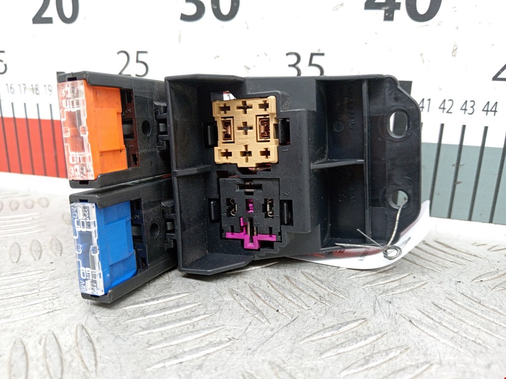 Блок реле AUDI A6 C6 2004-2010