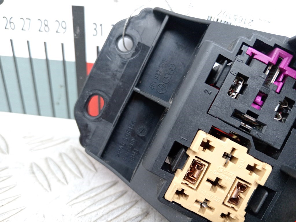 Блок реле AUDI A6 C6 2004-2010