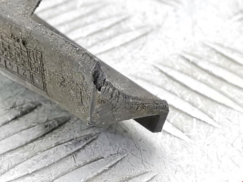 Кронштейн переднего бампера левый VOLKSWAGEN Passat B6 2005-2011