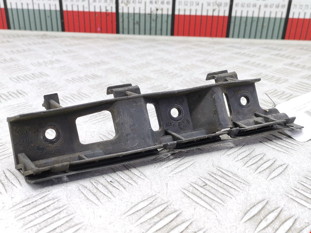 Кронштейн переднего бампера правый VOLKSWAGEN Passat B6 2005-2011