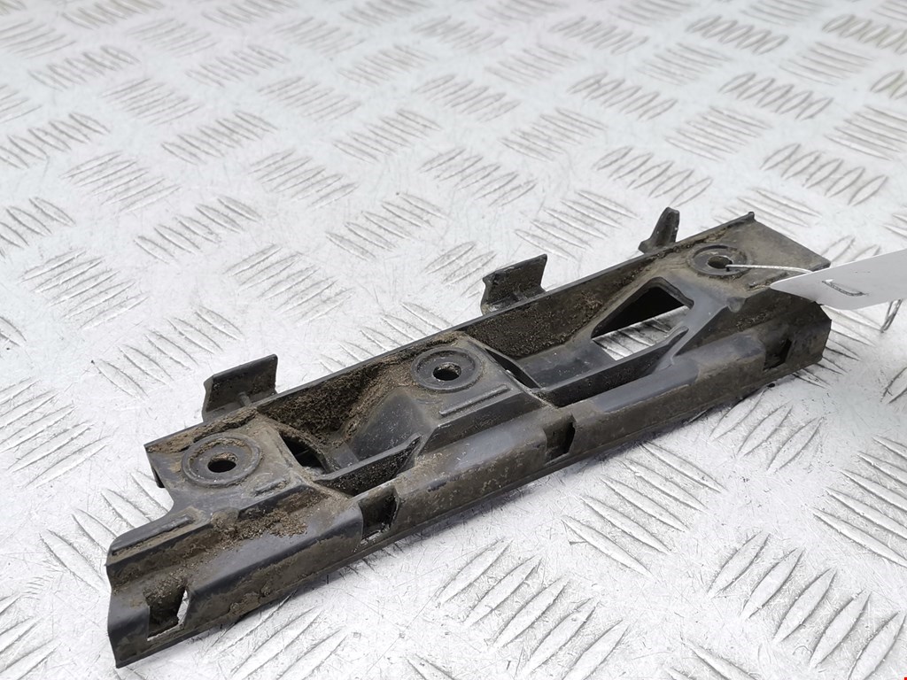 Кронштейн переднего бампера правый VOLKSWAGEN Passat B6 2005-2011