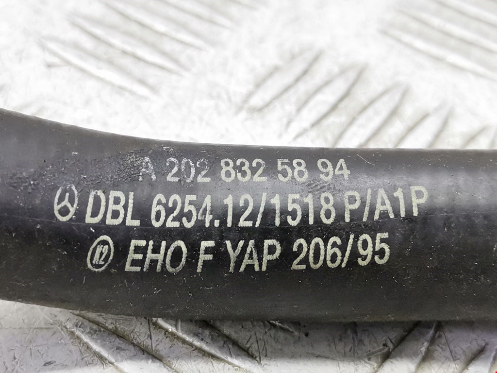 Патрубок отопителя MERCEDES-BENZ C-Class C-klasse W202 1993-2000