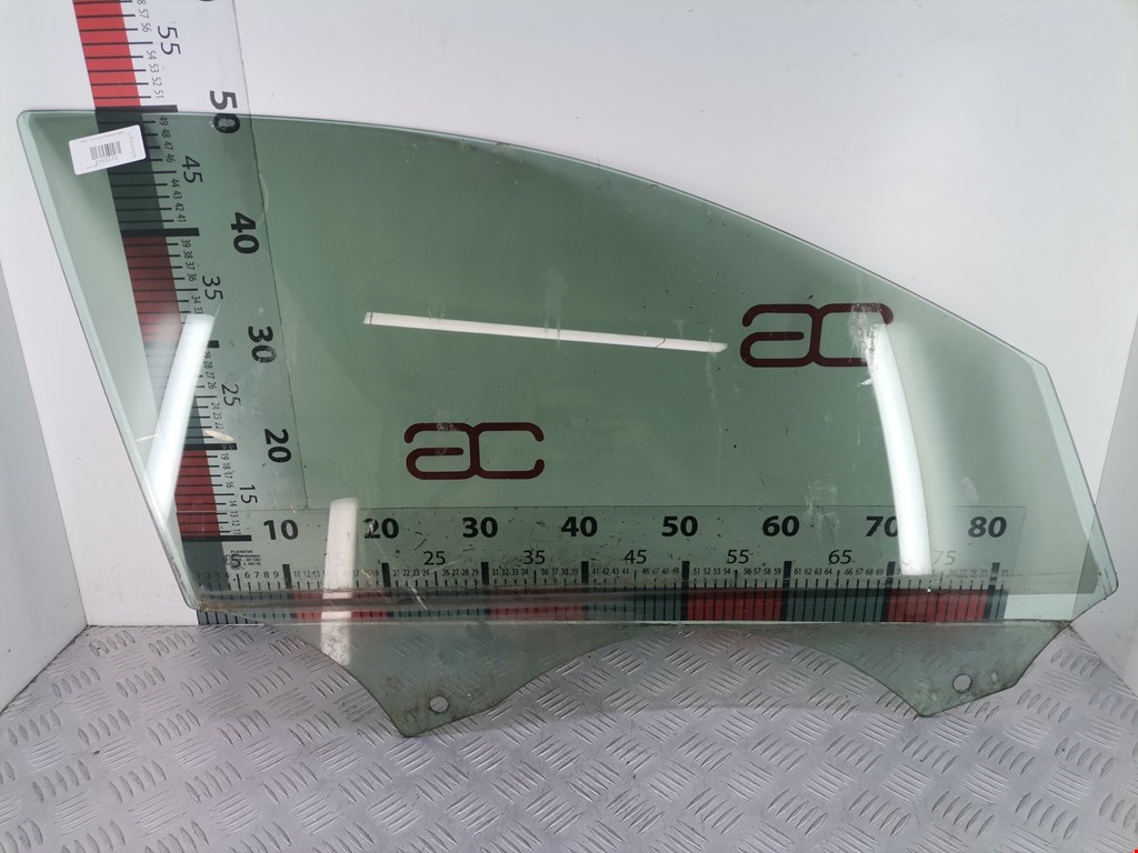 Стекло двери переднее правое AUDI A4 B8 2007-2015