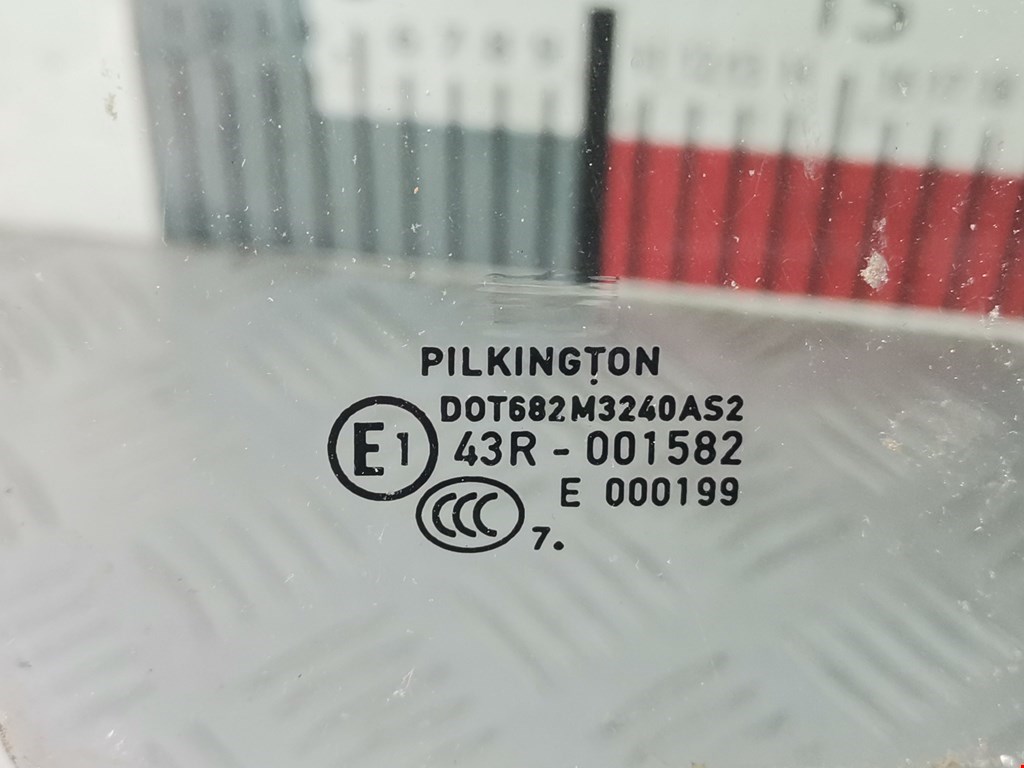 Стекло двери переднее правое AUDI A4 B8 2007-2015