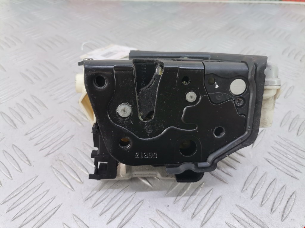 Замок двери передней правой AUDI A4 B8 2007-2015