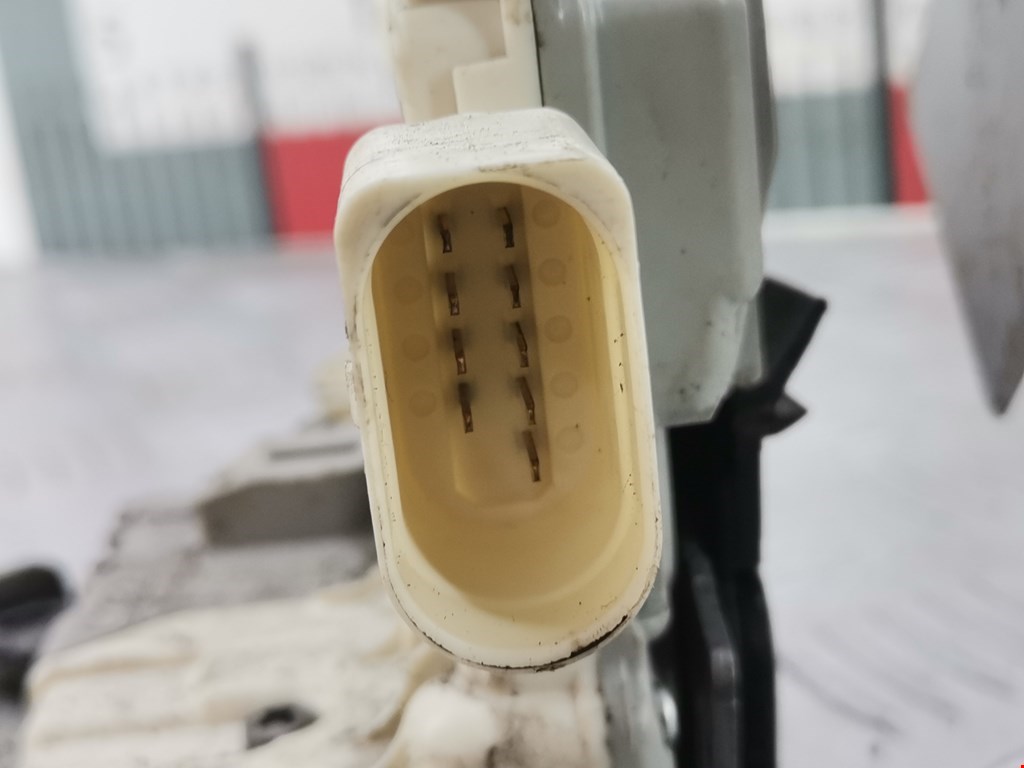 Замок двери передней правой AUDI A4 B8 2007-2015