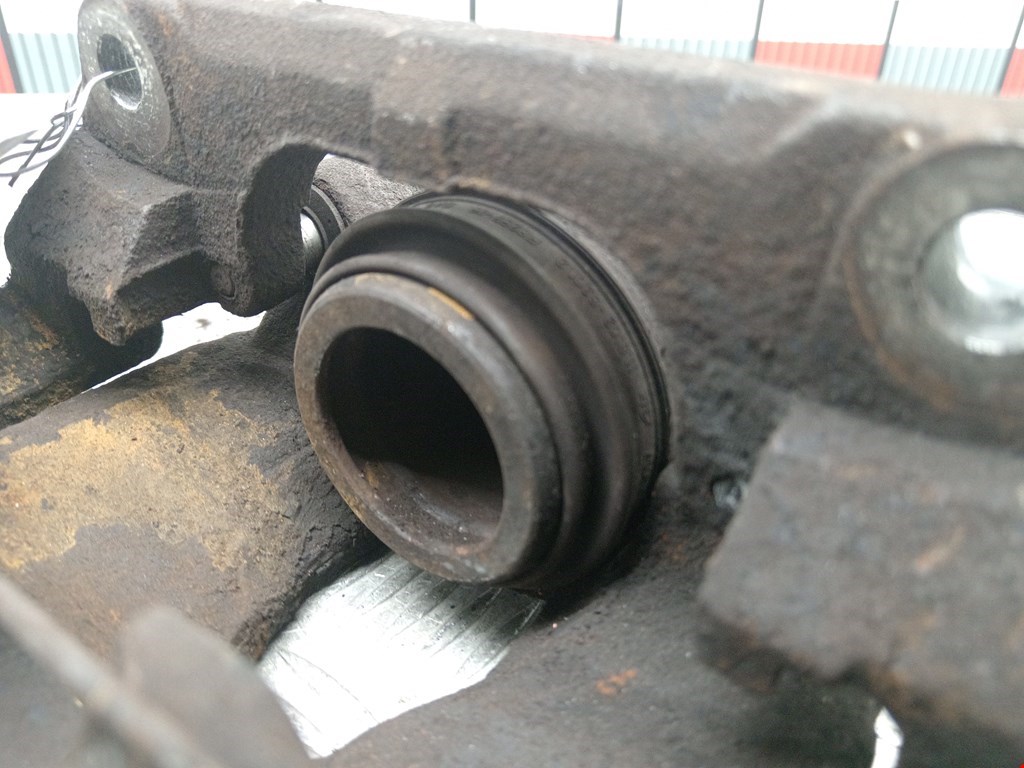 Суппорт передний правый RENAULT Megane II 2002-2009