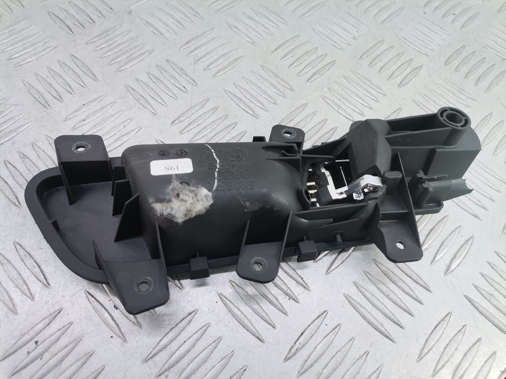 Ручка дверная передняя внутренняя левая AUDI A4 B8 2007-2015