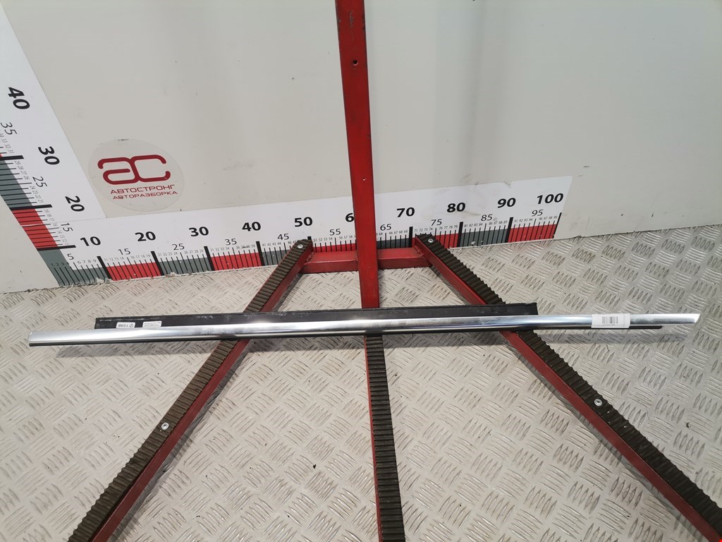 Накладка декоративная (молдинг) стекла двери передней левой Audi A4 B8 (2007-2015)