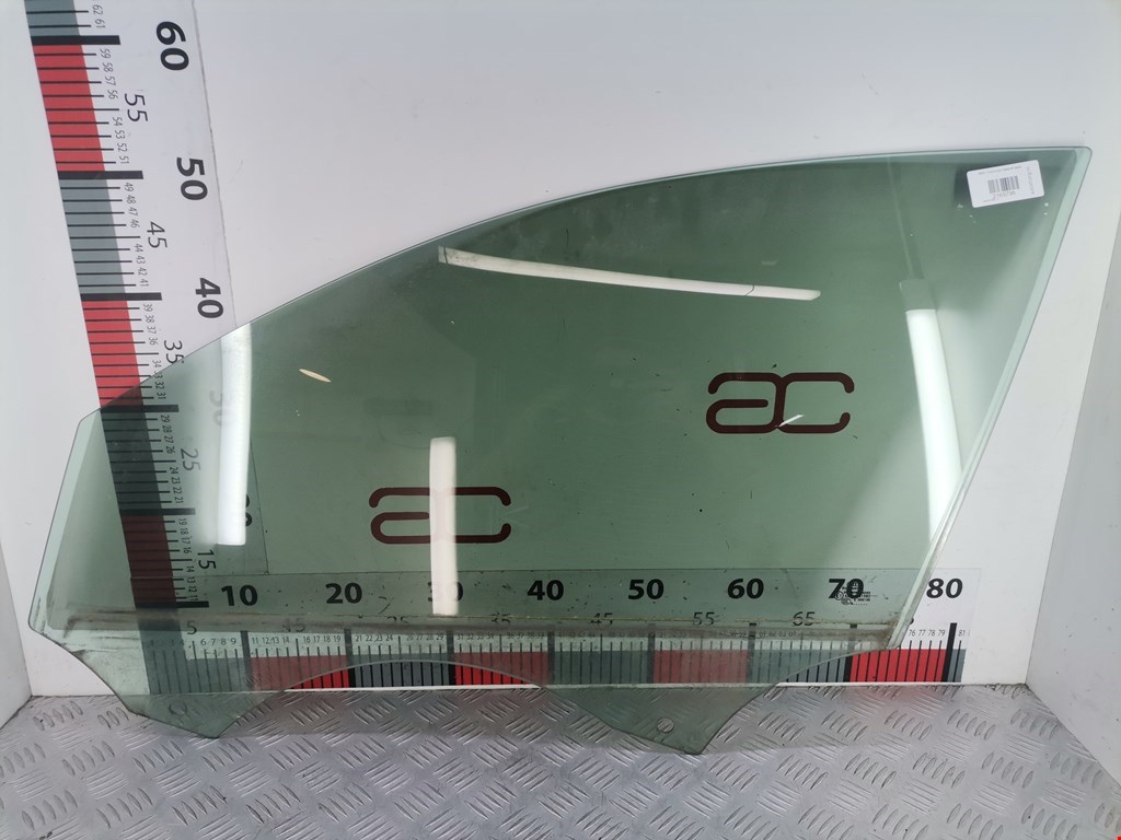 Стекло двери переднее левое AUDI A4 B8 2007-2015