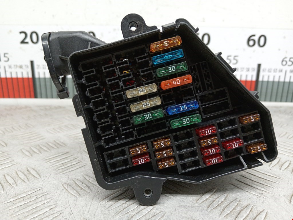 Датчик уровня в бачок омывателя AUDI A6 C6 2004-2010