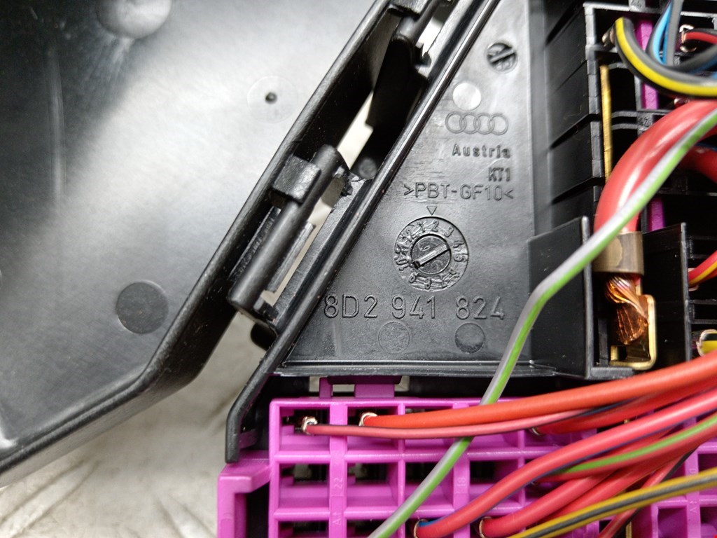 Датчик уровня в бачок омывателя AUDI A6 C6 2004-2010