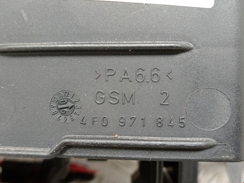 Датчик уровня в бачок омывателя AUDI A6 C6 2004-2010