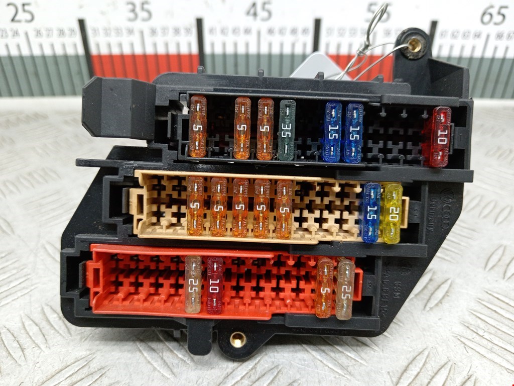 Датчик уровня в бачок омывателя AUDI A6 C6 2004-2010