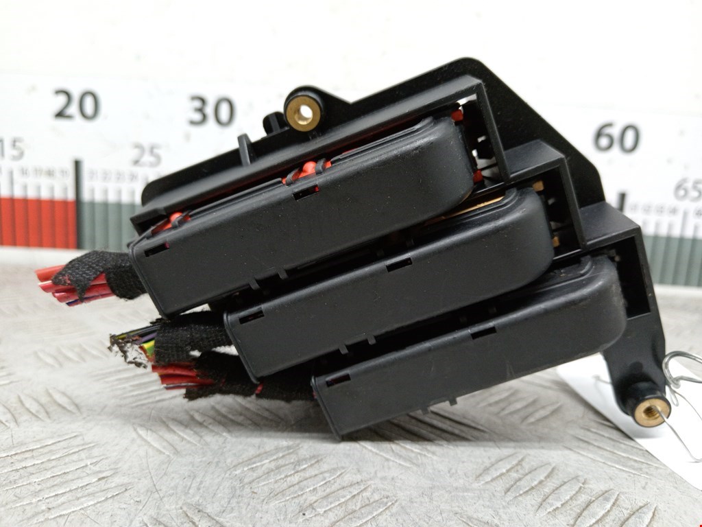 Датчик уровня в бачок омывателя AUDI A6 C6 2004-2010