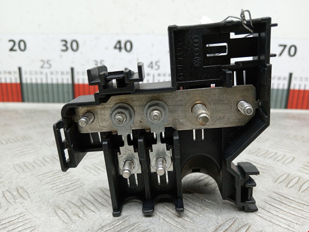 Датчик уровня в бачок омывателя AUDI A6 C6 2004-2010