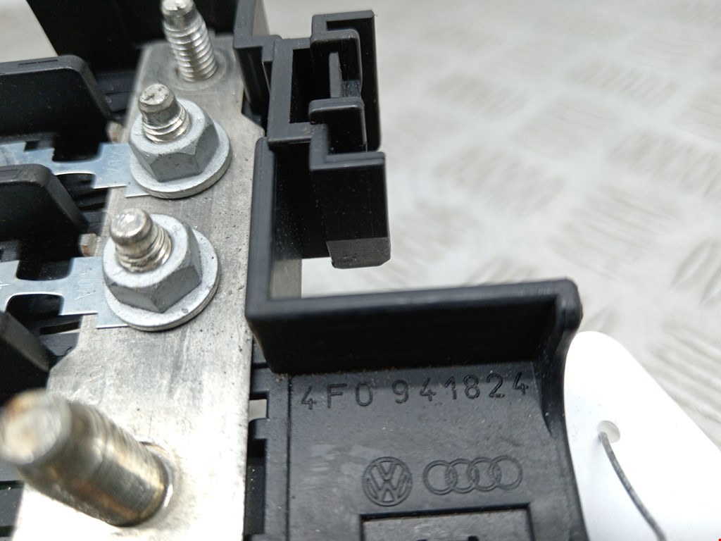 Датчик уровня в бачок омывателя AUDI A6 C6 2004-2010