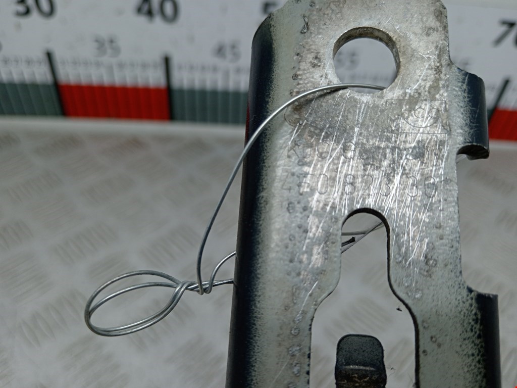 Петля капота левая/правая AUDI A6 C6 2004-2010