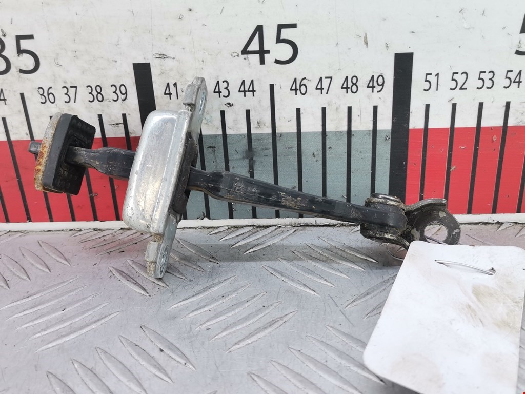 Ограничитель открывания двери KIA Carens 2006-2012