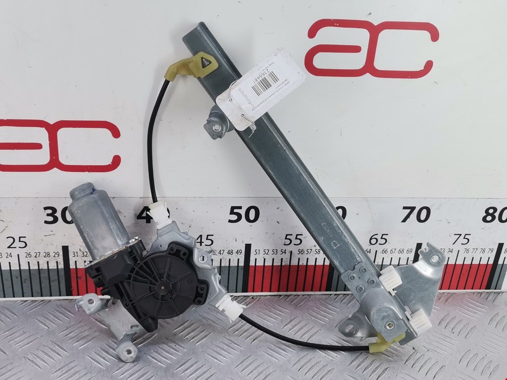 Стеклоподъемник задний правый NISSAN Qashqai J10 2006-2013