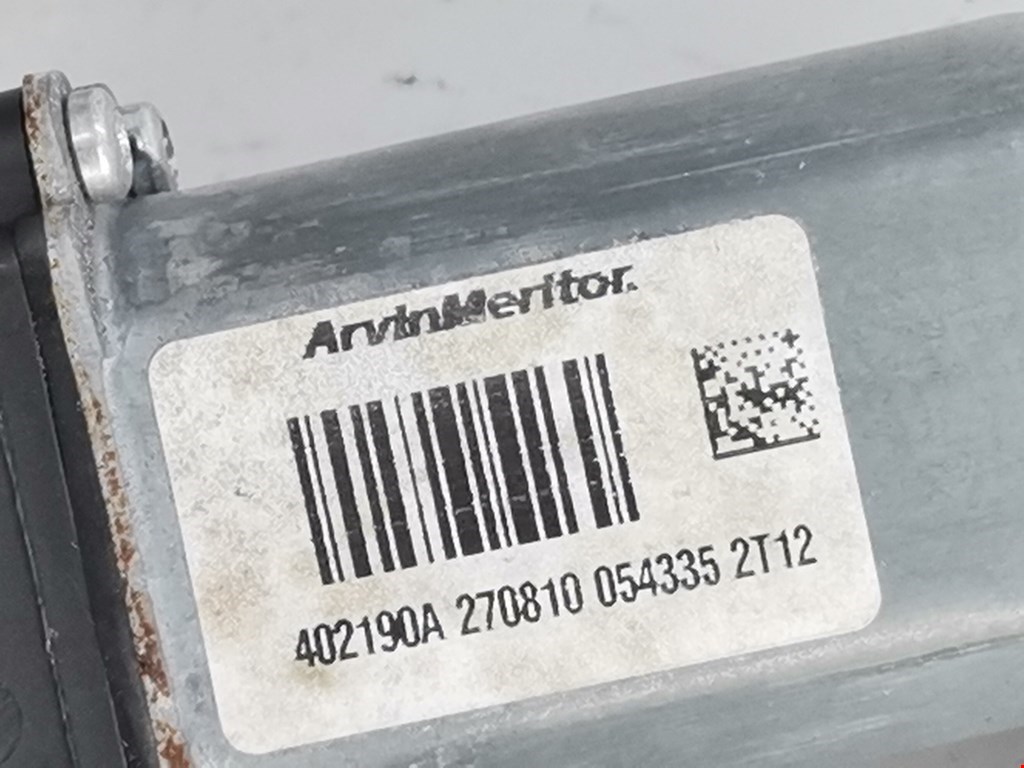 Стеклоподъемник задний правый NISSAN Qashqai J10 2006-2013