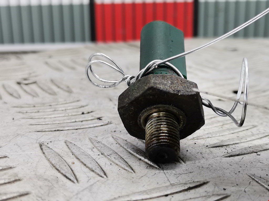 Датчик давления масла VOLKSWAGEN Golf IV 1997-2003