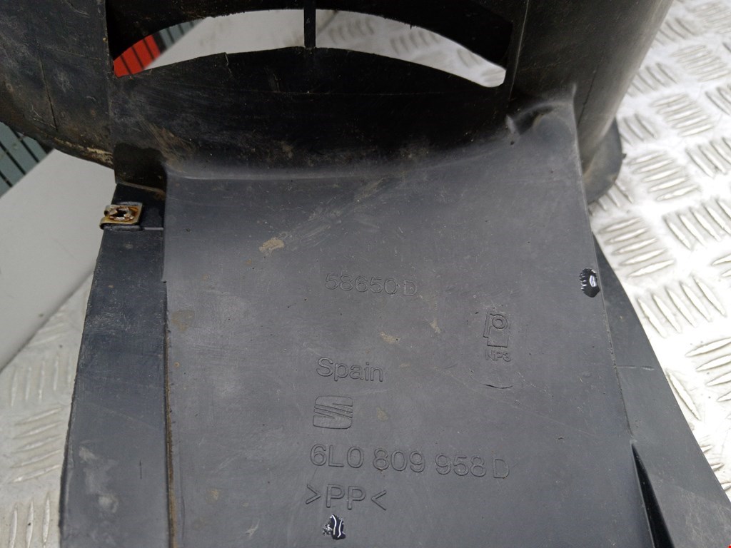 Локер (подкрылок) передний правый SEAT Ibiza 2002-2008