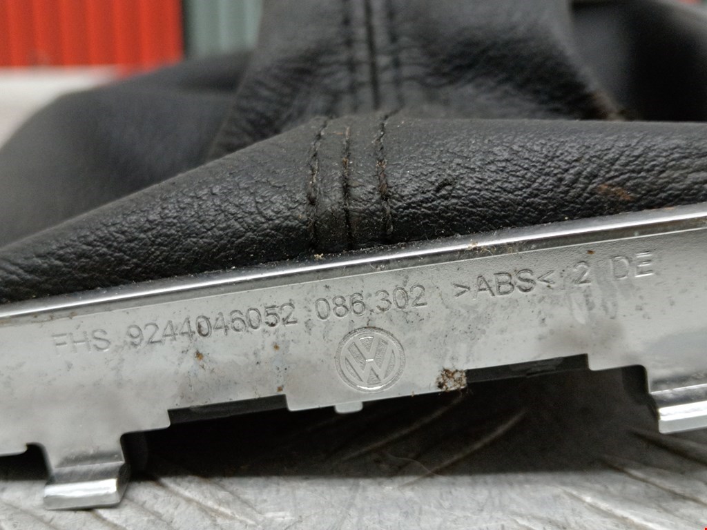 Чехол кулисы КПП VOLKSWAGEN Passat B6 2005-2011