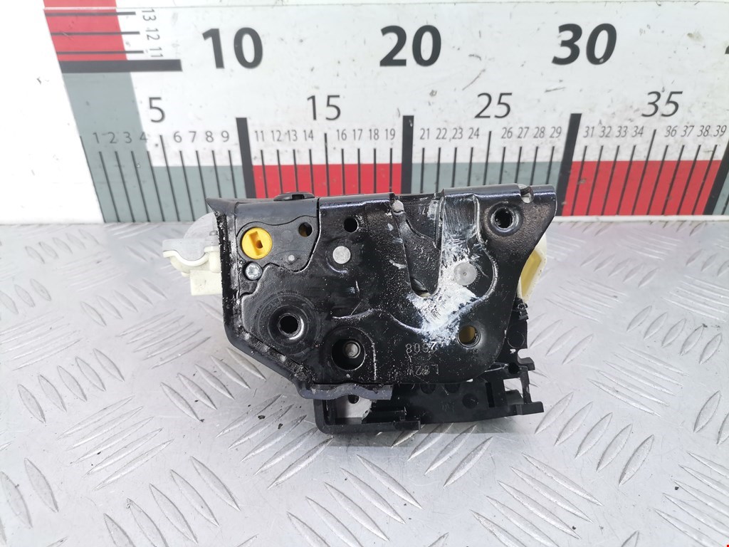 Замок двери задней левой Volkswagen Passat 6 (2005-2010)