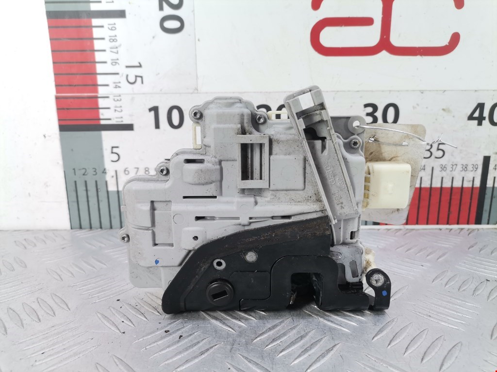 Замок двери задней левой VOLKSWAGEN Passat B6 2005-2011