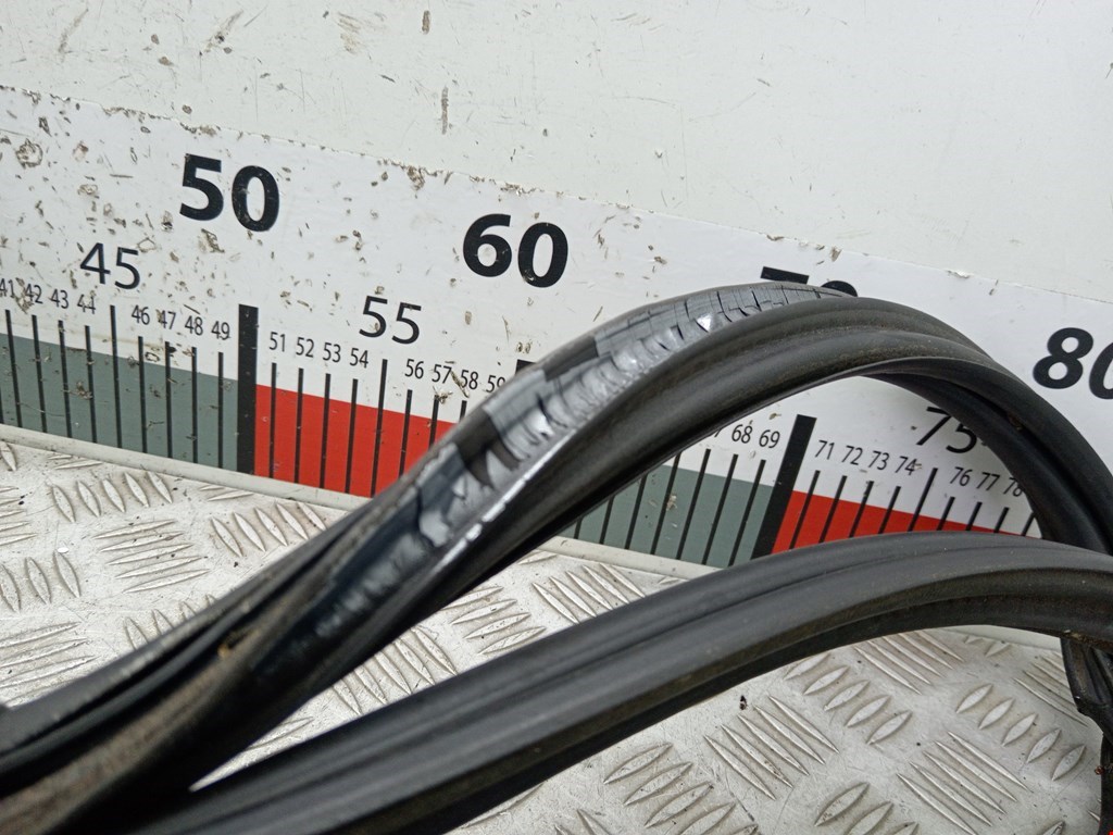 Уплотнитель (наружный) OPEL Meriva A 2003-2010