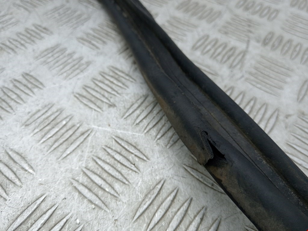 Уплотнитель (наружный) OPEL Meriva A 2003-2010