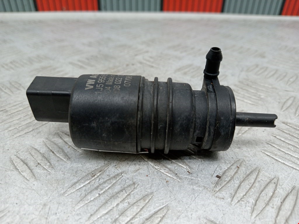 Насос (моторчик) омывателя Volkswagen Phaeton (2002-2016)